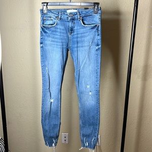 Zara woman size 4 distressed skinny jeans